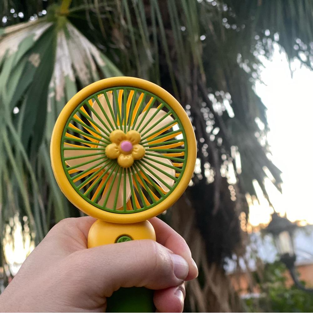 BloomBreeze 4-Pack Mini Fans 🌸 Rechargeable Cute Portable Desk + Travel Fans